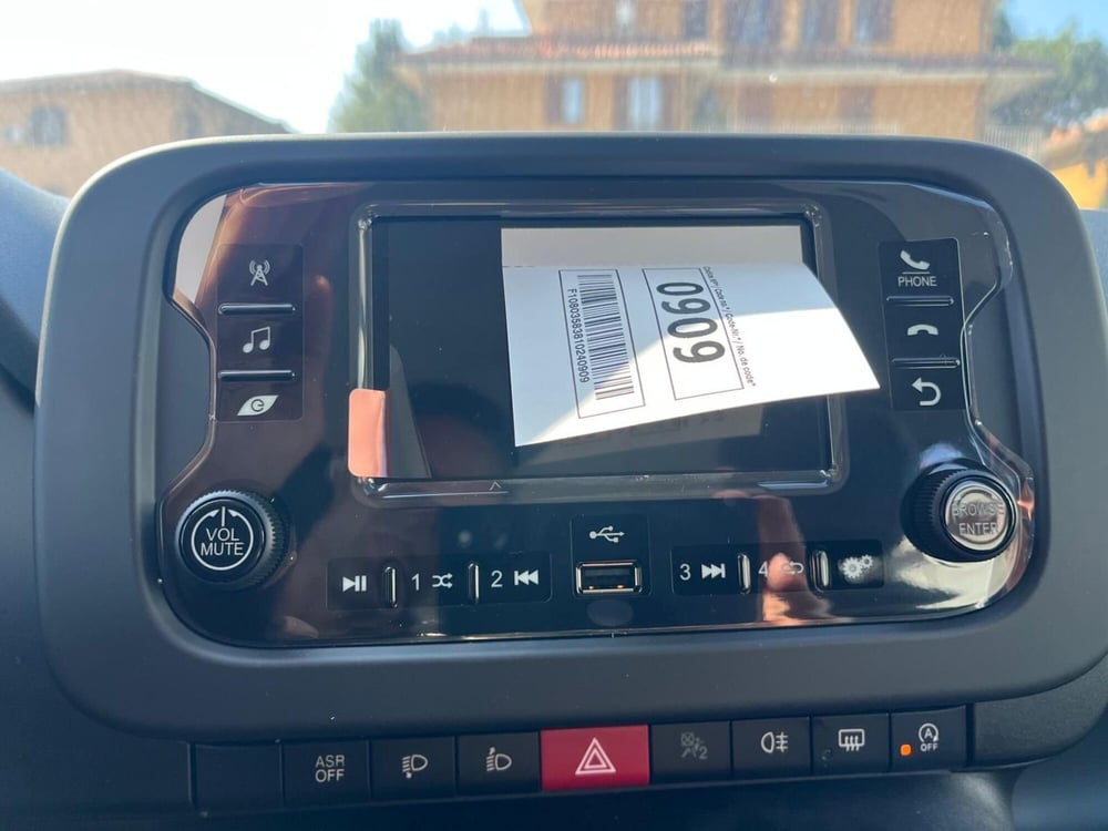 Fiat Panda Cross nuova a Milano (16)