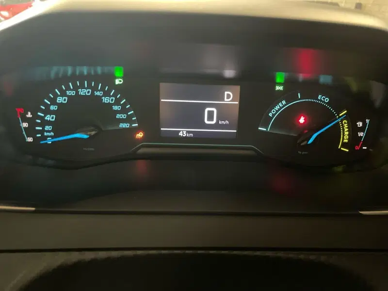 Peugeot 208 nuova a Salerno (12)