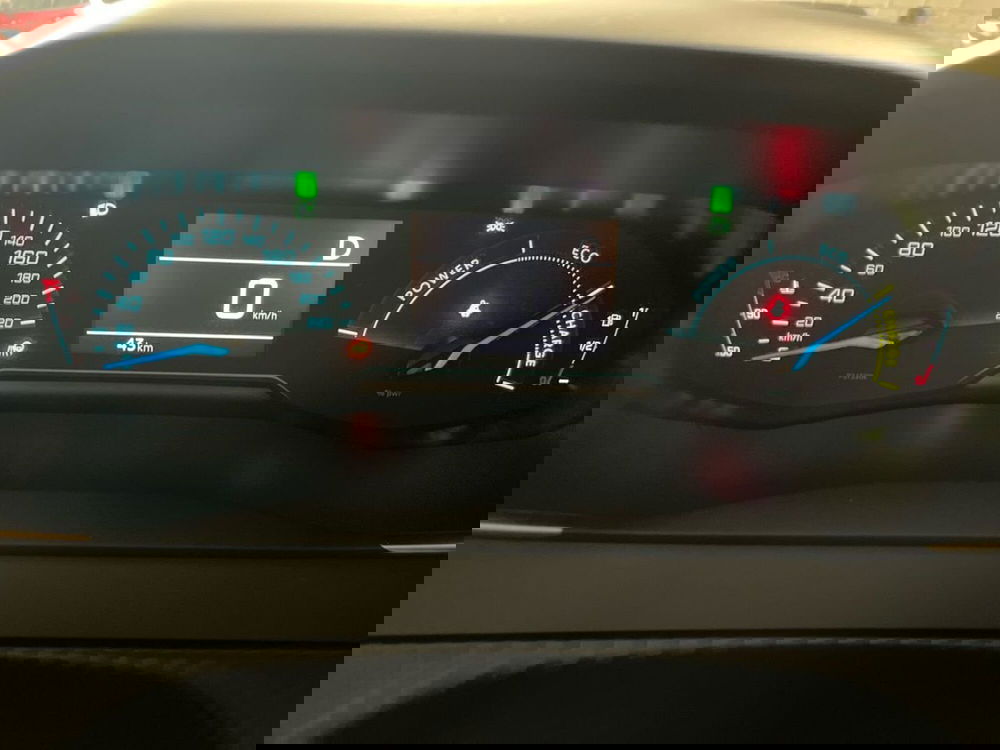 Peugeot 208 nuova a Salerno (12)