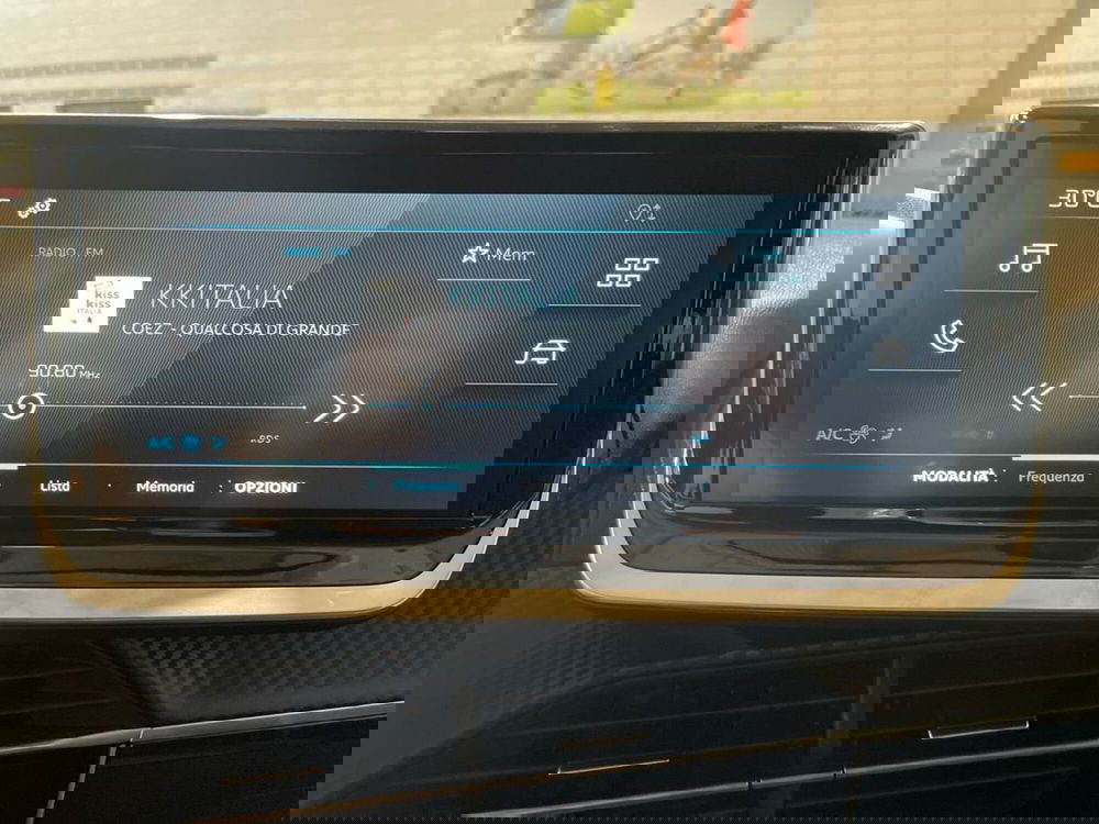 Peugeot 208 nuova a Salerno (19)