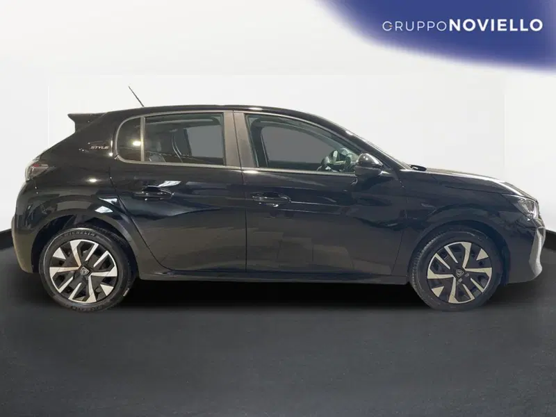 Peugeot 208 nuova a Salerno (3)