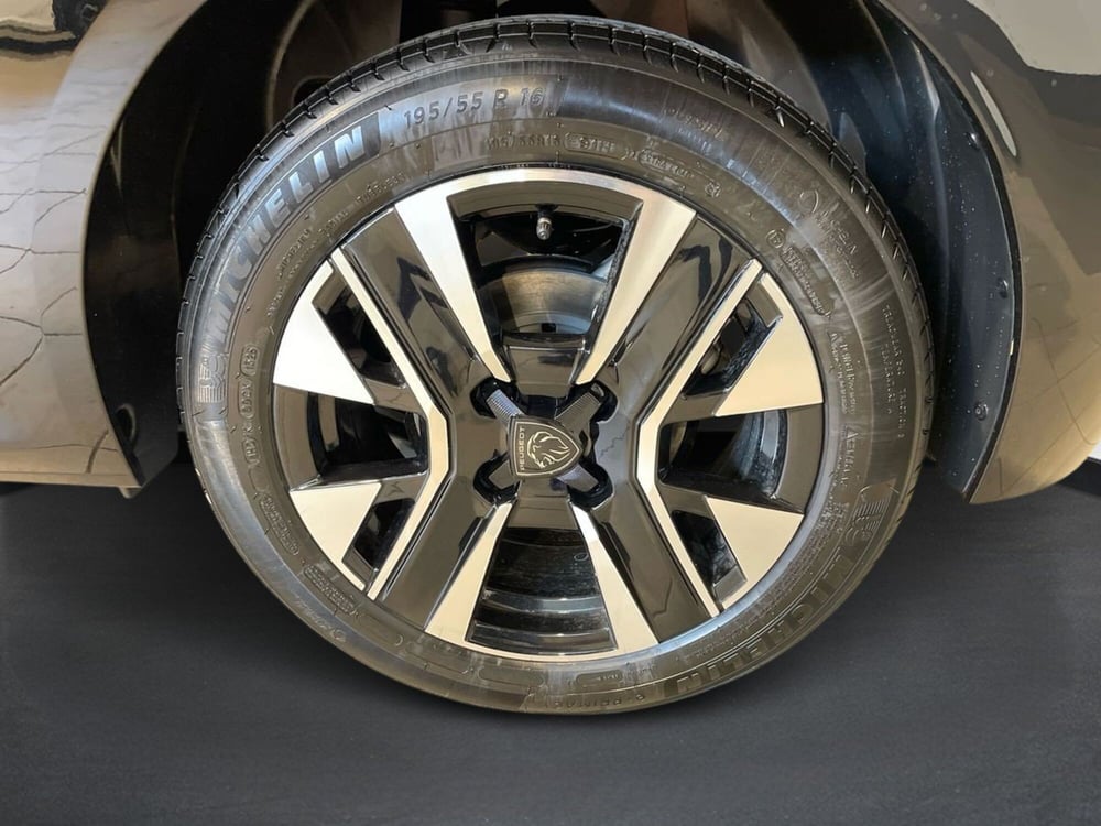 Peugeot 208 nuova a Salerno (8)