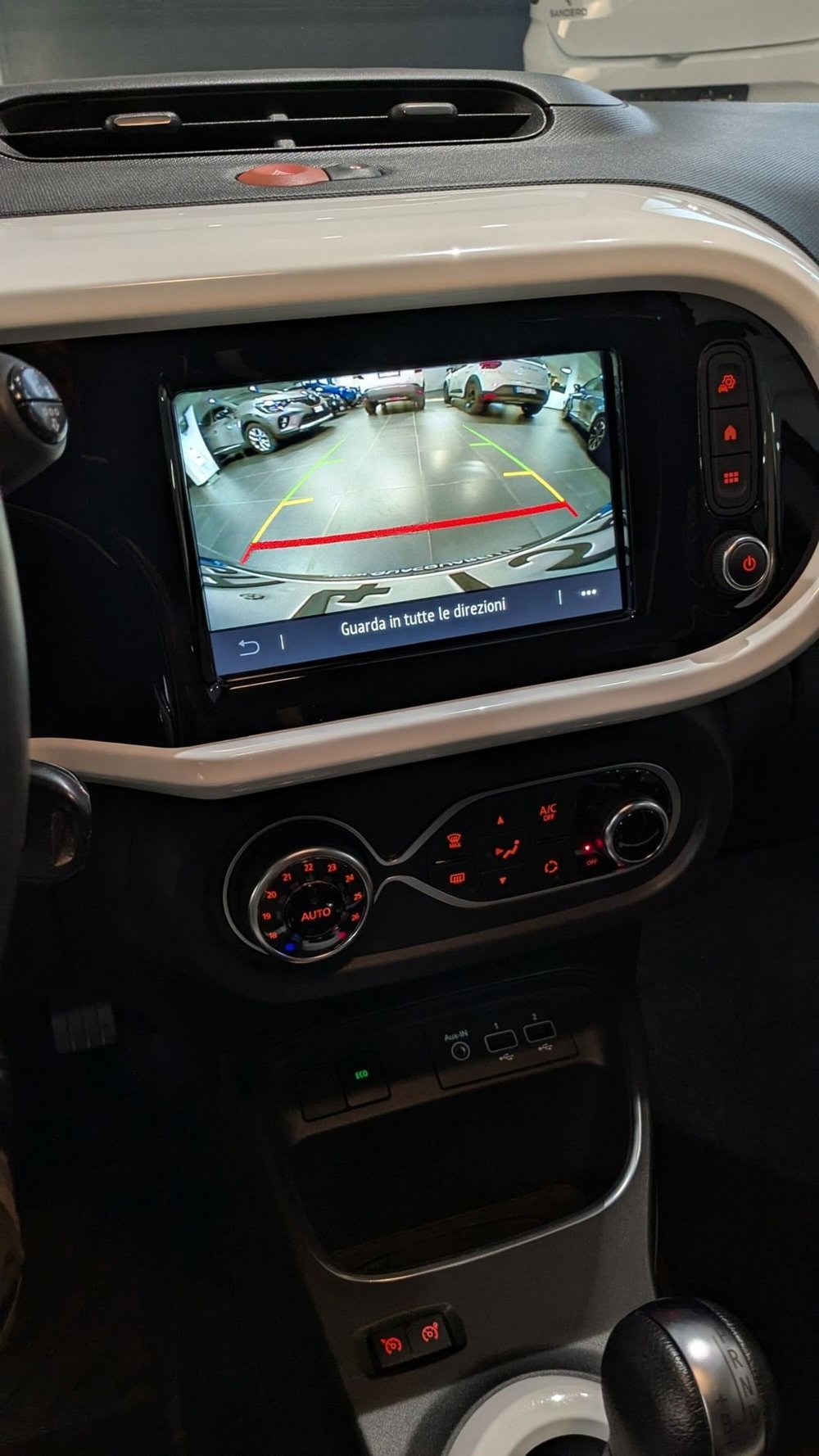 Renault Twingo usata a Milano (10)