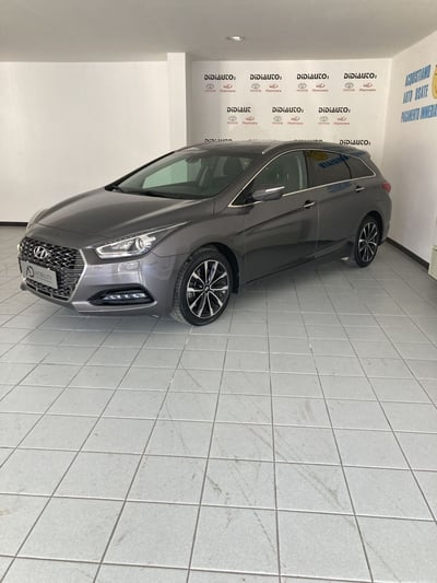 Hyundai i40 Station Wagon 1.6 CRDi DCT Business del 2019 usata a Barletta