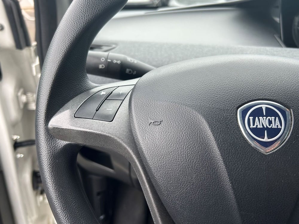 Lancia Ypsilon usata a Modena (14)