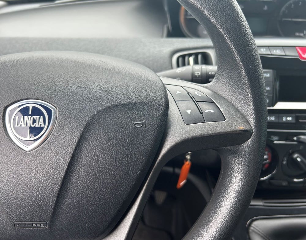 Lancia Ypsilon usata a Modena (15)