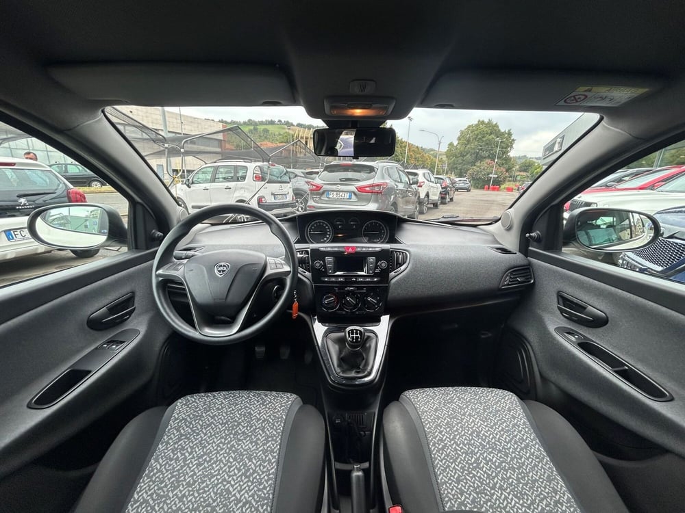 Lancia Ypsilon usata a Modena (9)