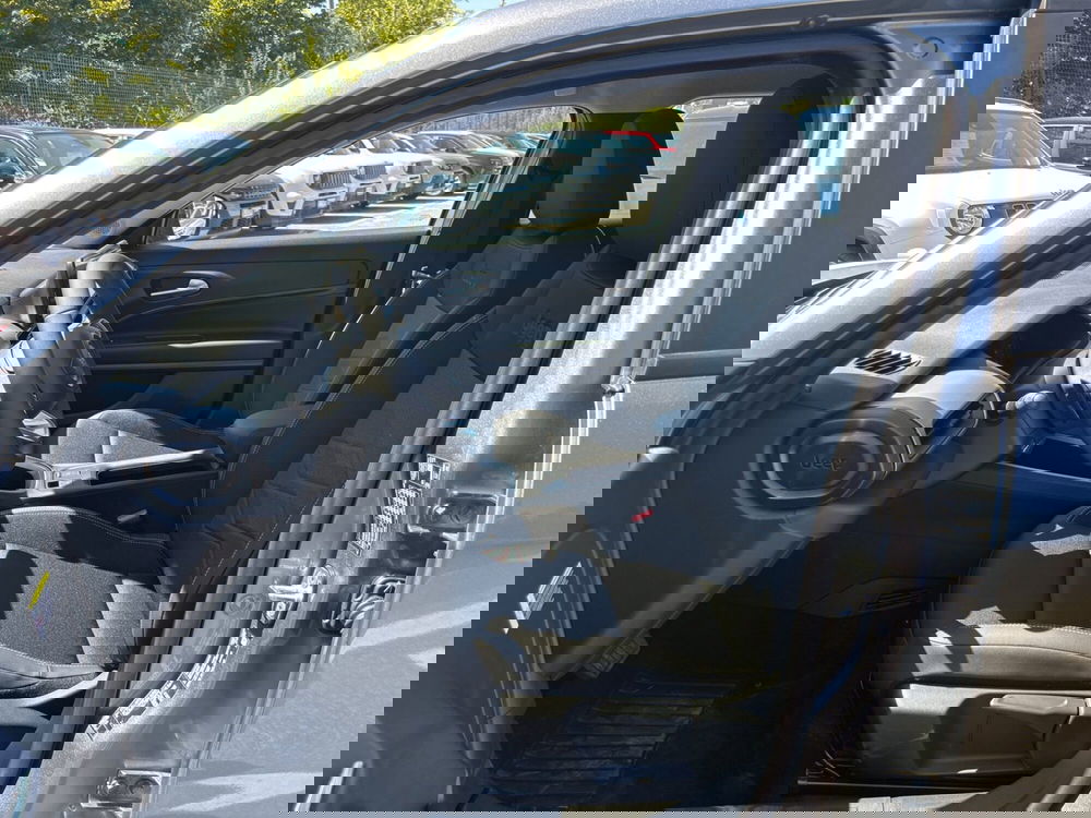 Jeep Avenger nuova a Latina (14)