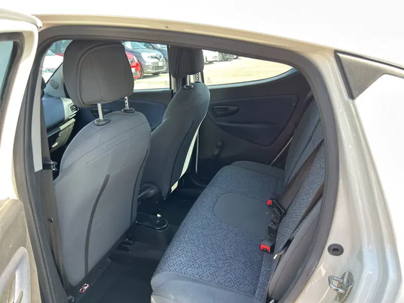 Lancia Ypsilon usata a Latina (12)