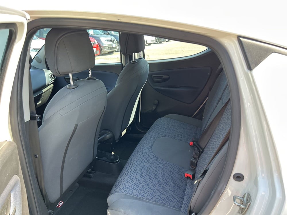 Lancia Ypsilon usata a Latina (12)