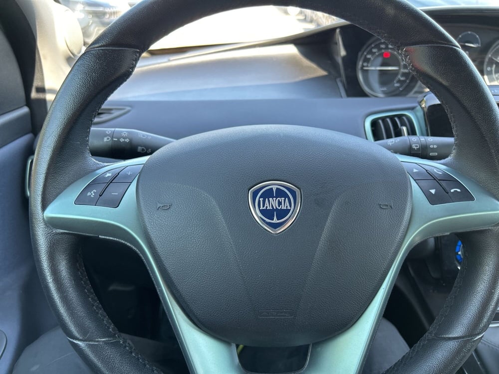 Lancia Ypsilon usata a Latina (14)