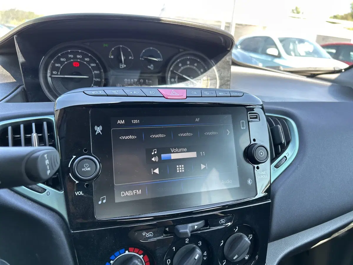 Lancia Ypsilon usata a Latina (16)