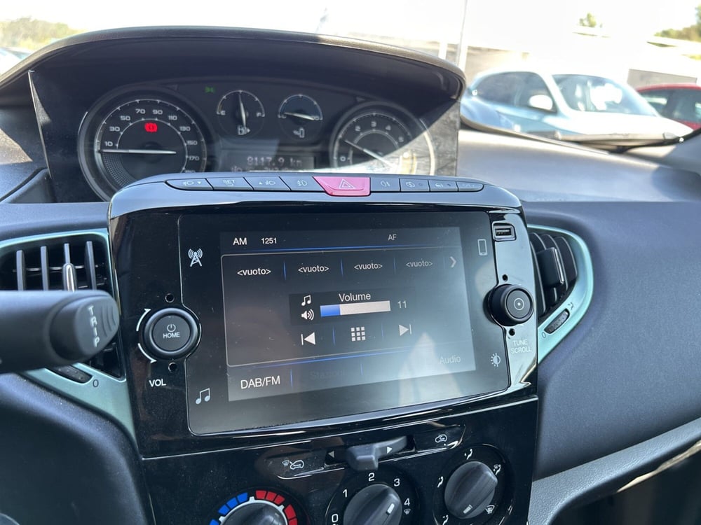 Lancia Ypsilon usata a Latina (16)