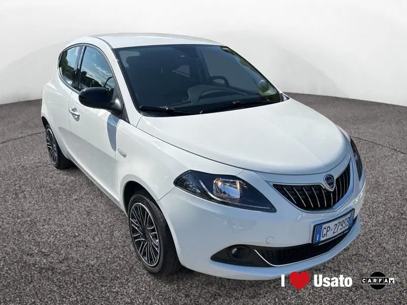 Lancia Ypsilon usata a Latina (2)