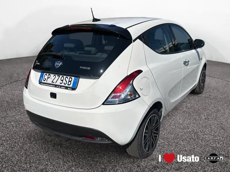 Lancia Ypsilon usata a Latina (3)