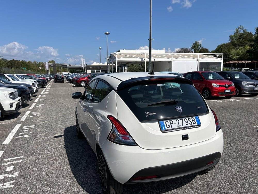 Lancia Ypsilon usata a Latina (4)