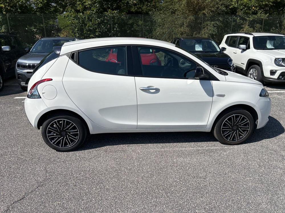 Lancia Ypsilon usata a Latina (6)