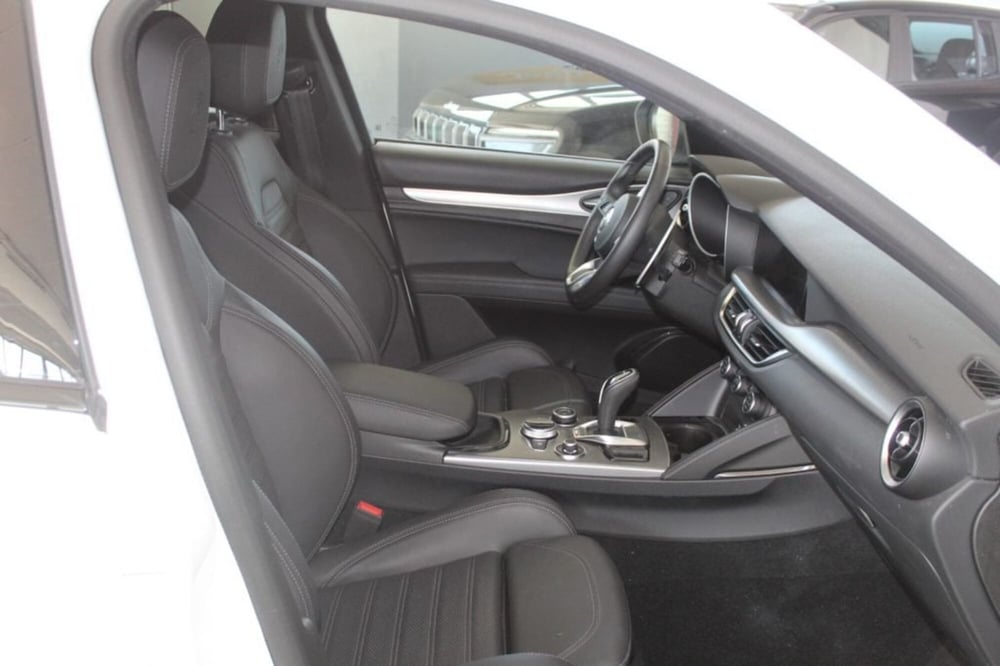 Alfa Romeo Stelvio usata a Terni (8)