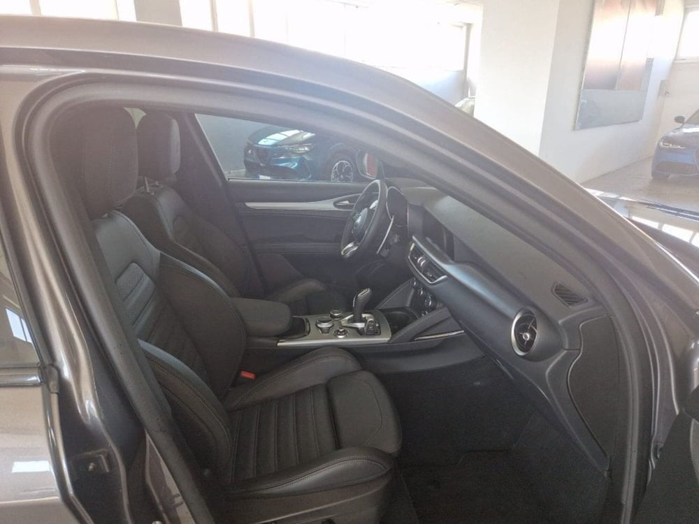 Alfa Romeo Stelvio usata a Terni (8)