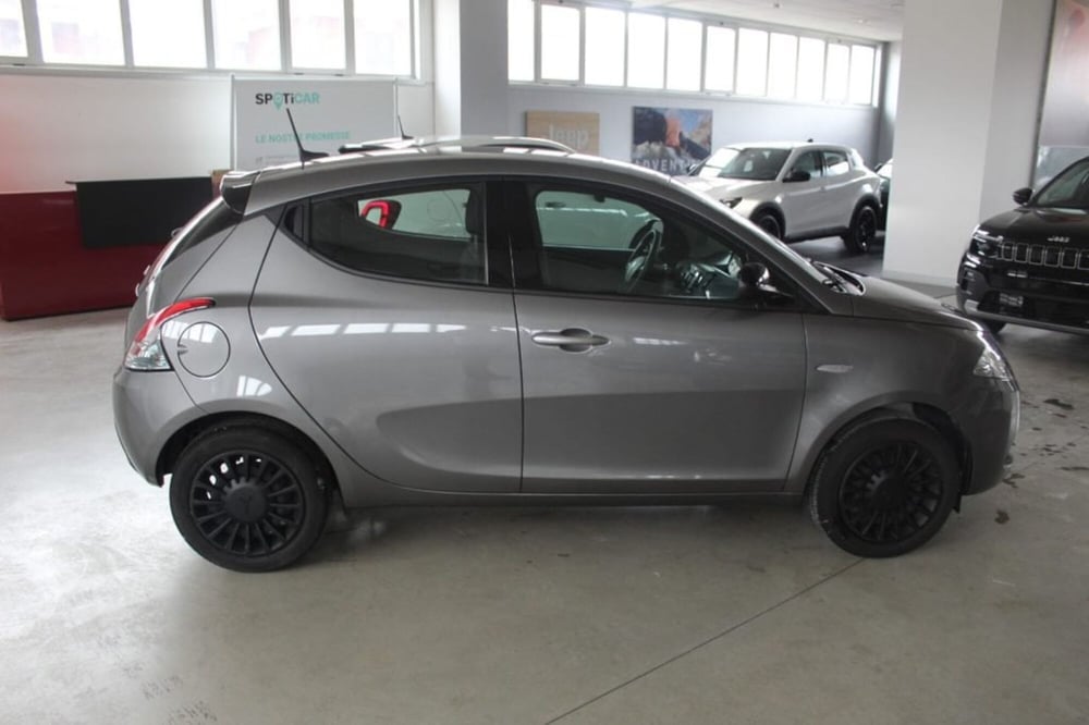 Lancia Ypsilon usata a Terni (6)
