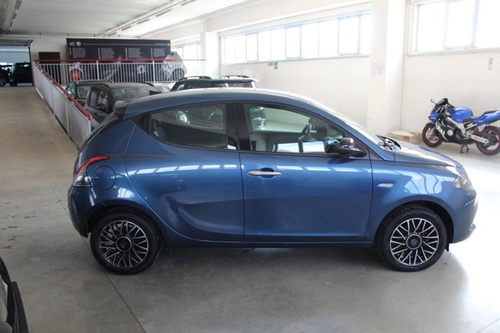 Lancia Ypsilon usata a Terni (6)