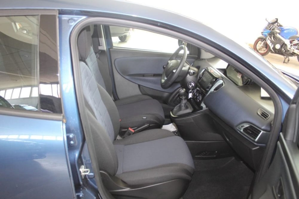 Lancia Ypsilon usata a Terni (8)