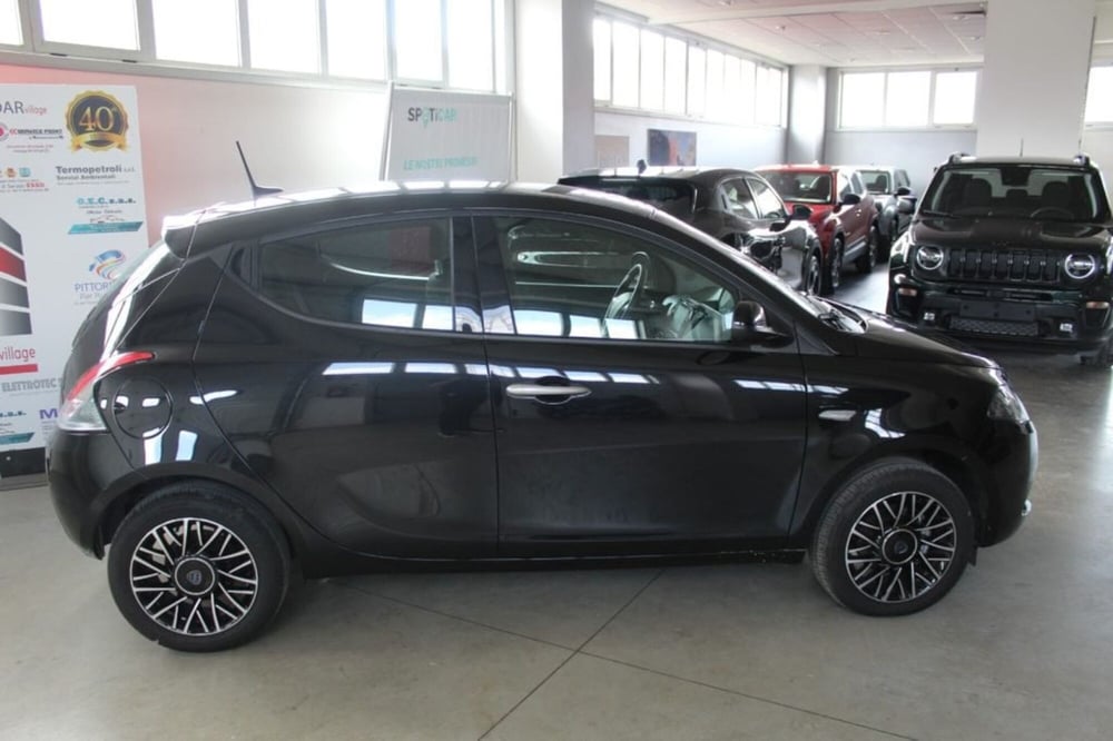Lancia Ypsilon usata a Terni (6)