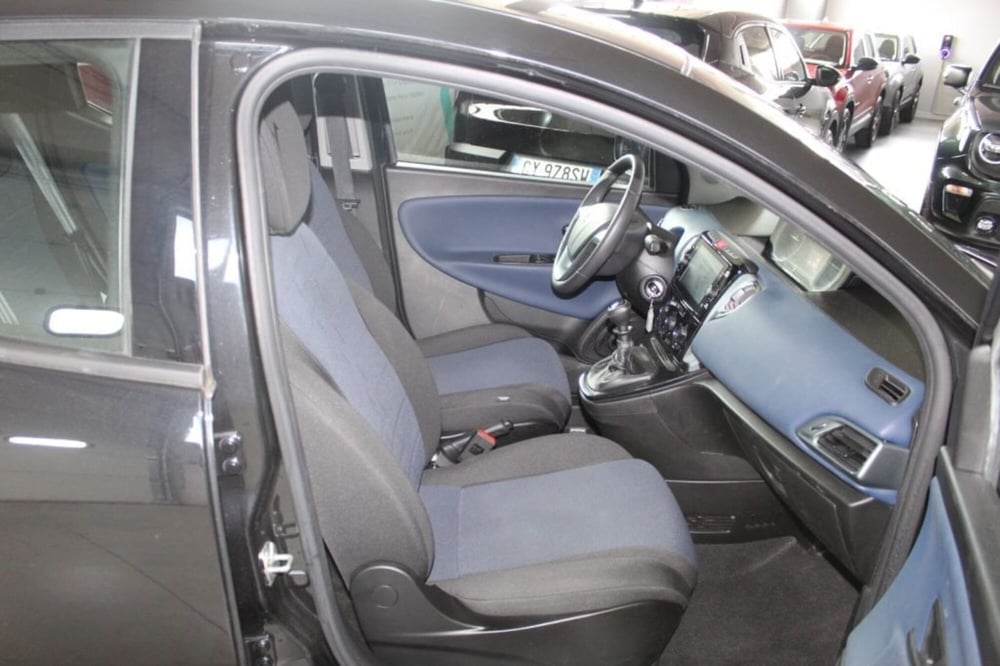 Lancia Ypsilon usata a Terni (8)