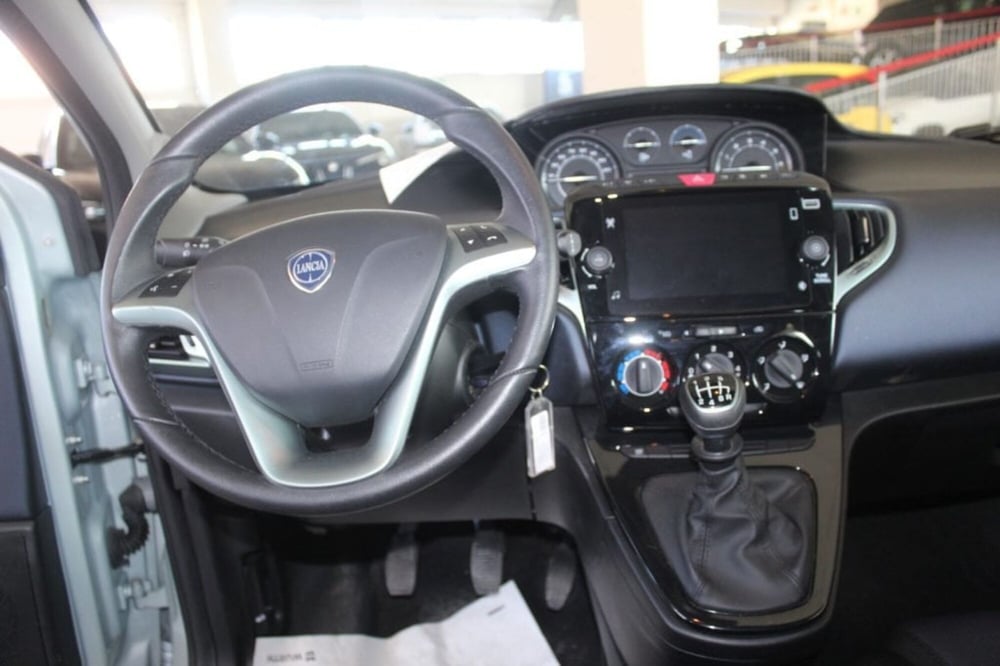 Lancia Ypsilon usata a Terni (11)