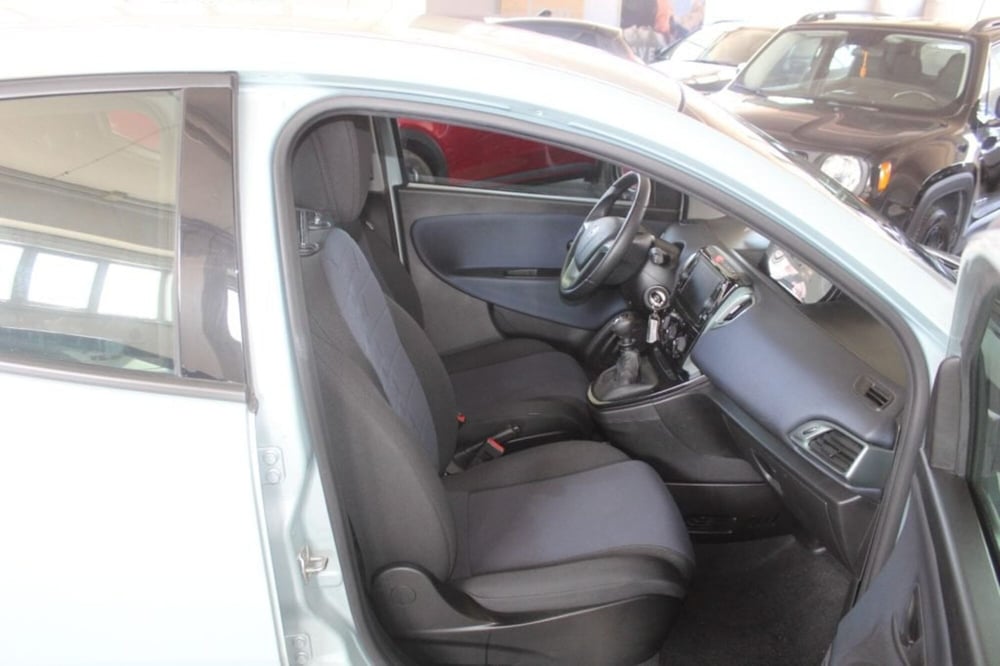 Lancia Ypsilon usata a Terni (8)