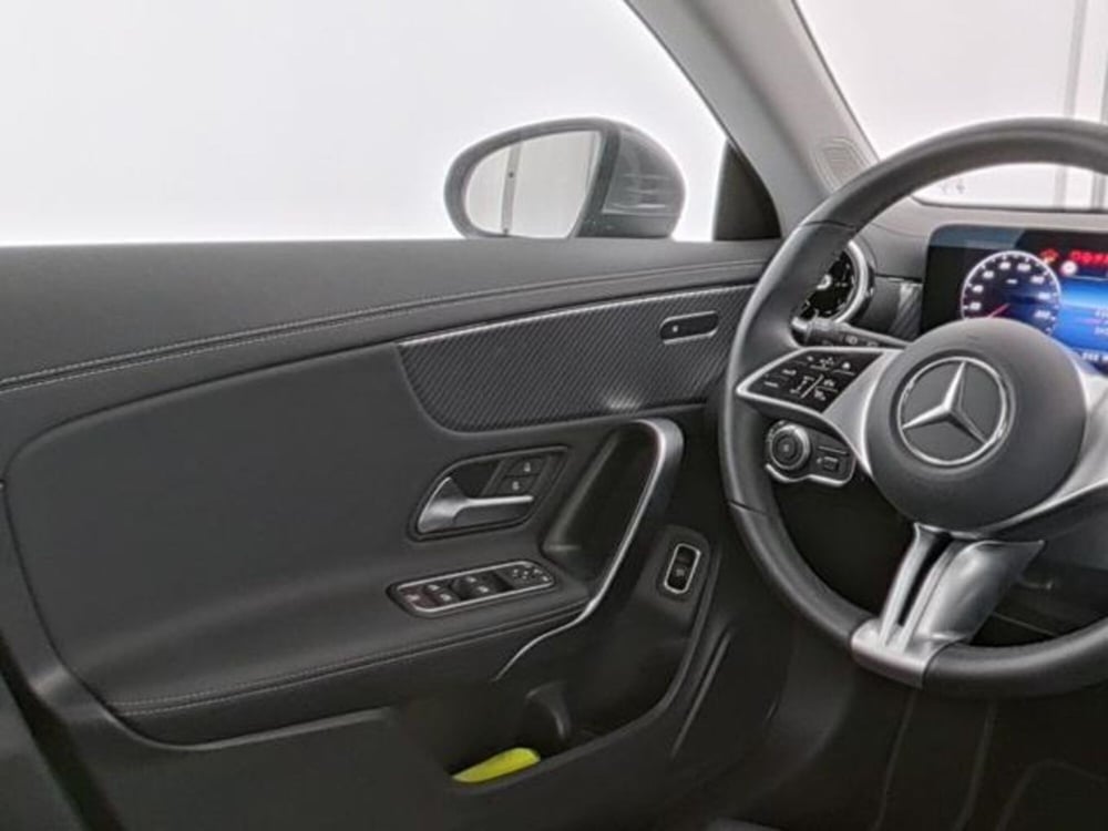 Mercedes-Benz CLA Shooting Brake usata a Milano (9)