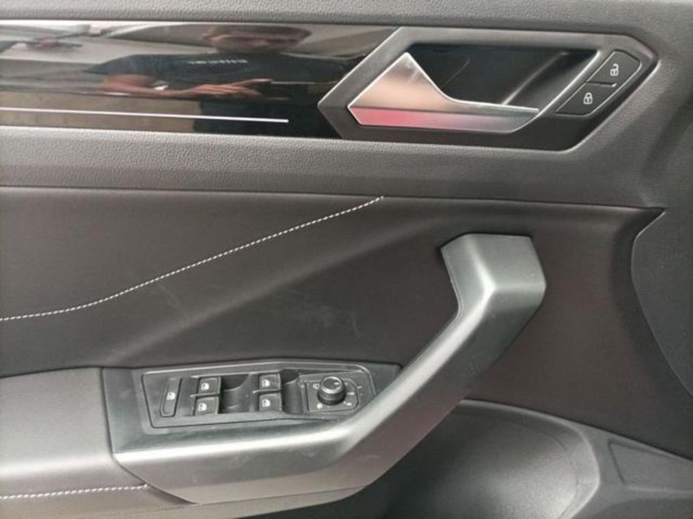 Volkswagen T-Roc nuova a Milano (15)