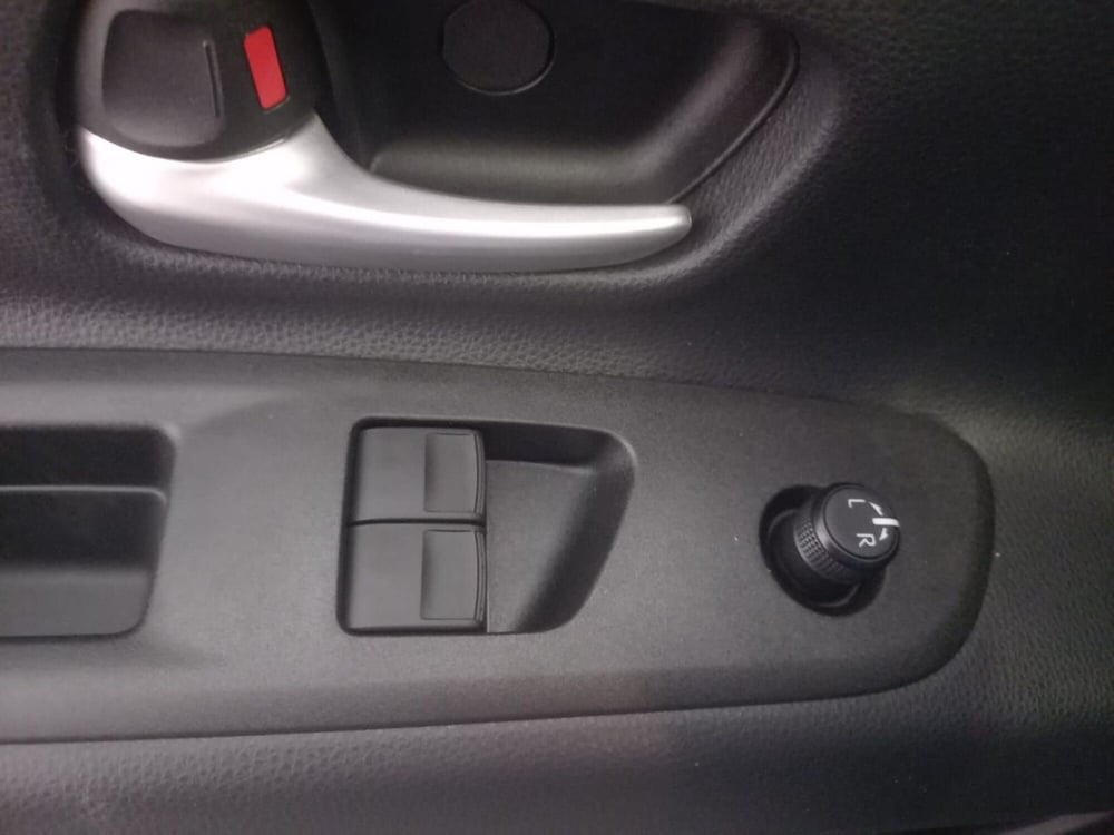 Toyota Aygo X nuova a Brescia (12)