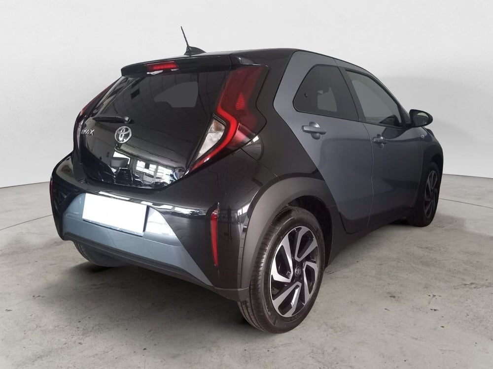 Toyota Aygo X nuova a Brescia (3)