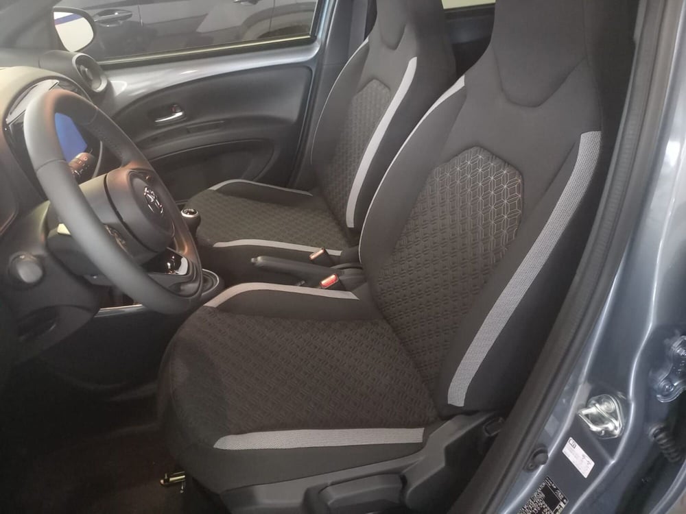 Toyota Aygo X nuova a Brescia (6)