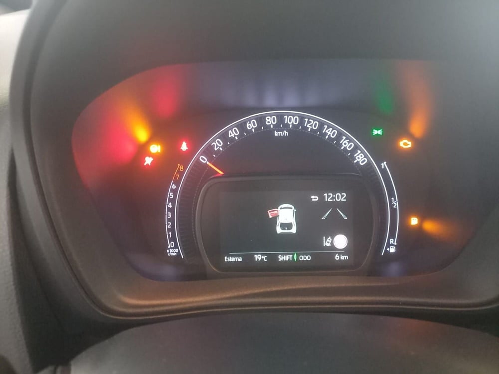 Toyota Aygo X nuova a Brescia (8)