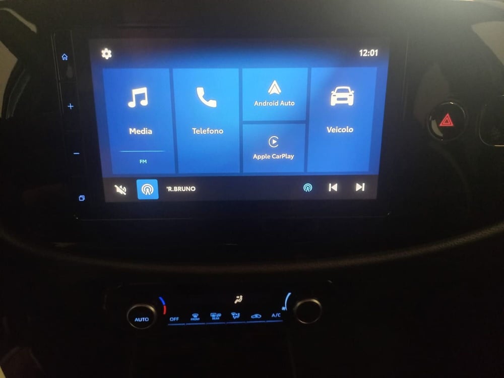 Toyota Aygo X nuova a Brescia (9)