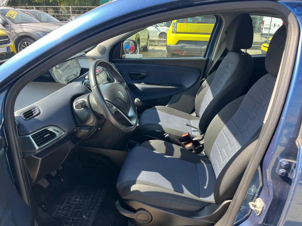 Lancia Ypsilon usata a Milano (11)