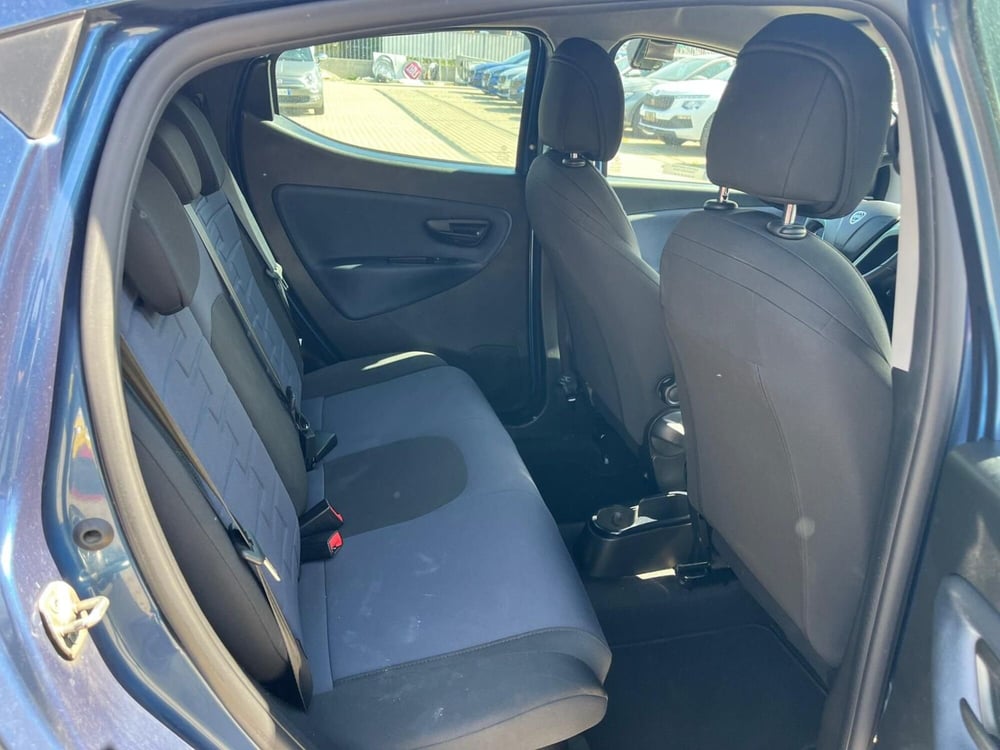 Lancia Ypsilon usata a Milano (14)