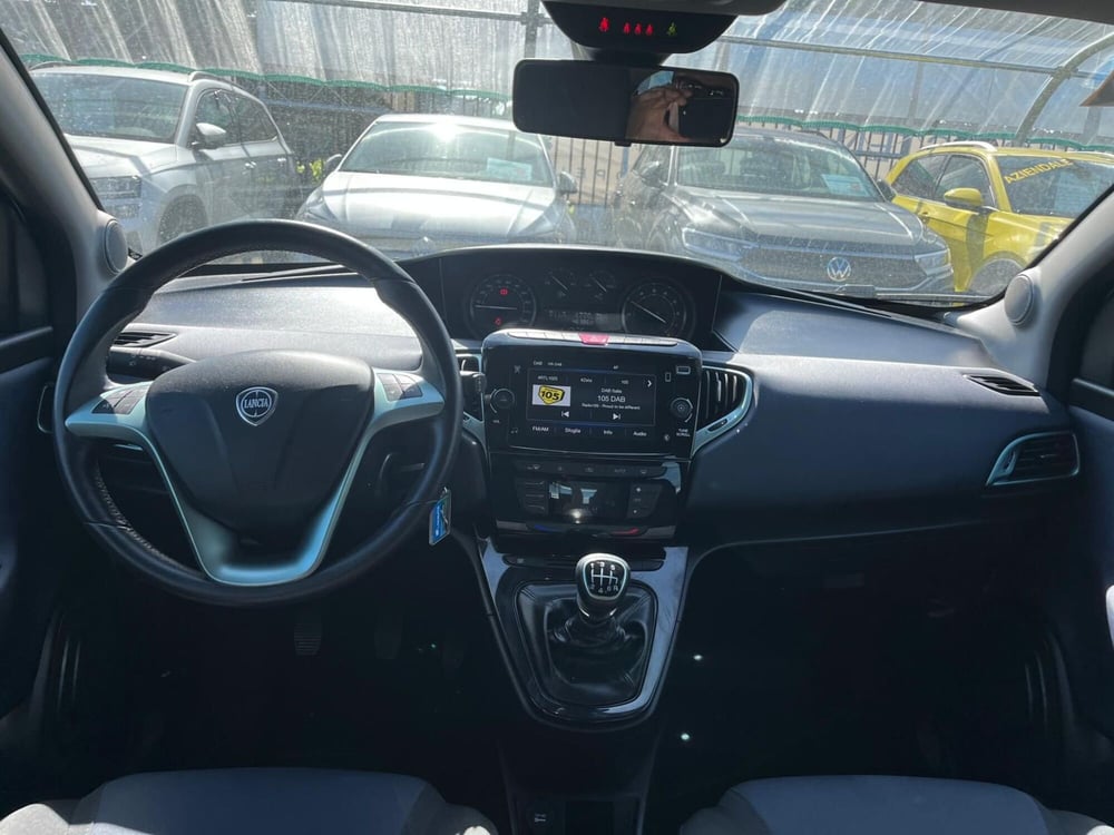 Lancia Ypsilon usata a Milano (15)