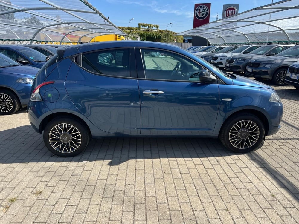 Lancia Ypsilon usata a Milano (5)