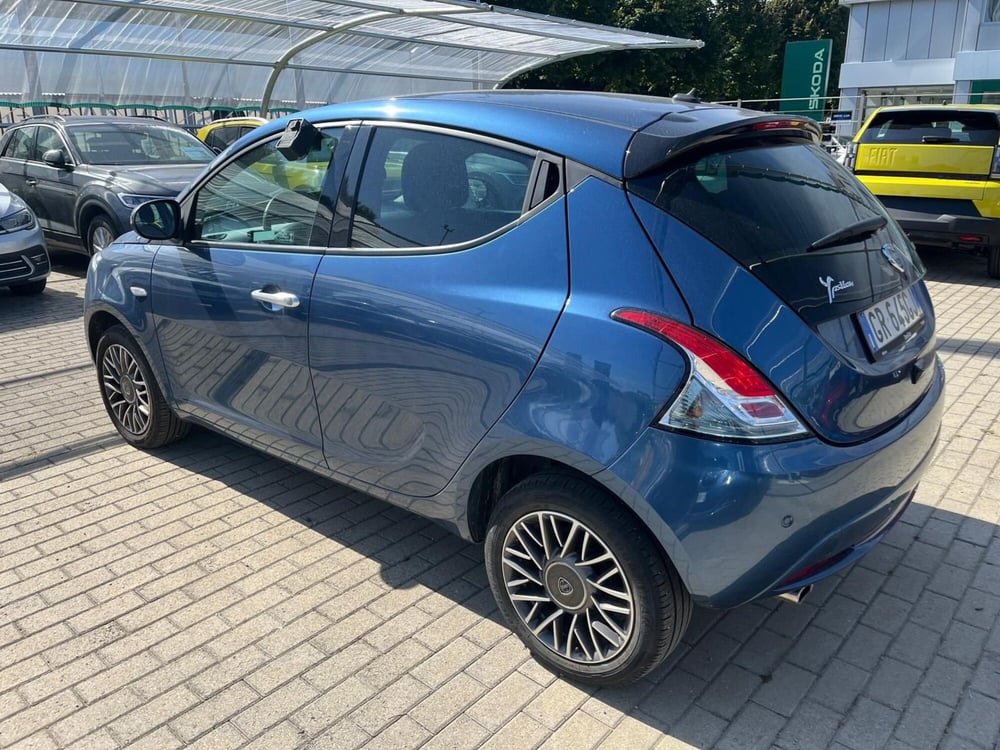 Lancia Ypsilon usata a Milano (6)