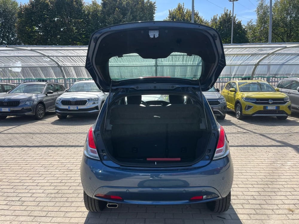 Lancia Ypsilon usata a Milano (9)