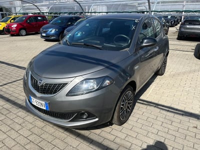 Lancia Ypsilon 1.0 FireFly 5 porte S&amp;S Hybrid Ecochic Silver del 2024 usata a Milano