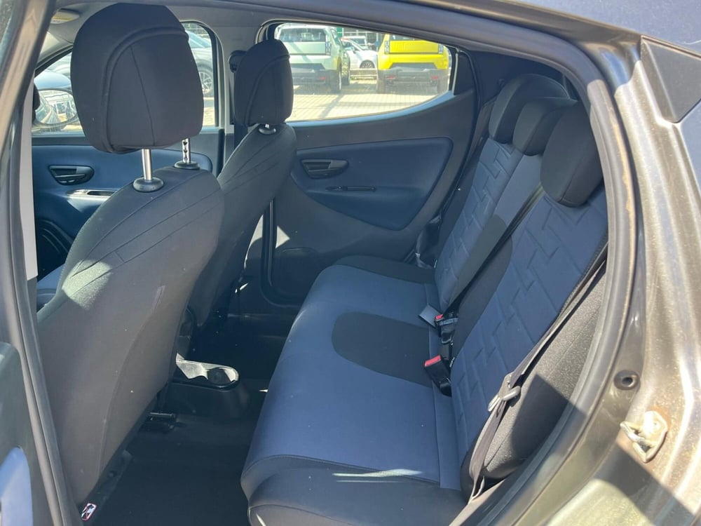 Lancia Ypsilon usata a Milano (13)