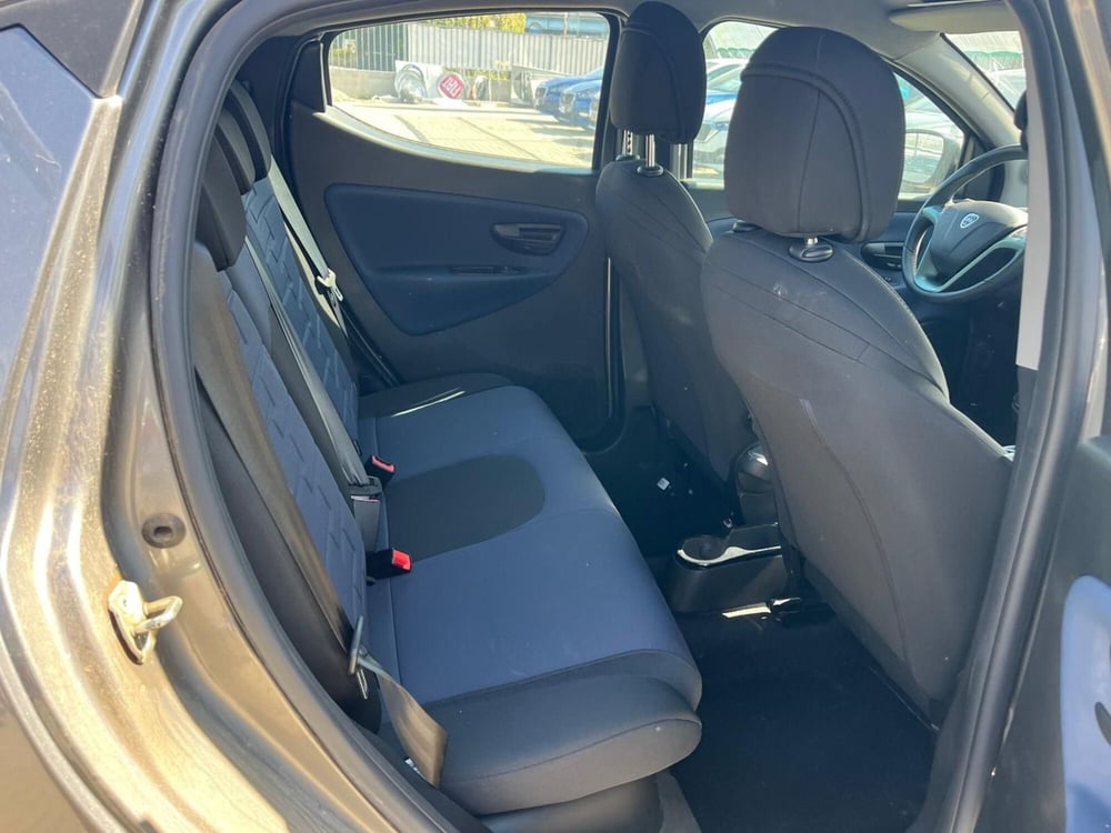 Lancia Ypsilon usata a Milano (14)