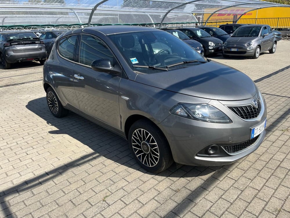 Lancia Ypsilon usata a Milano (3)