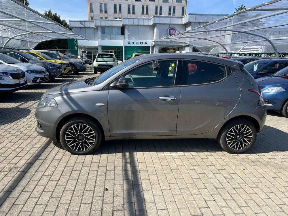 Lancia Ypsilon usata a Milano (4)
