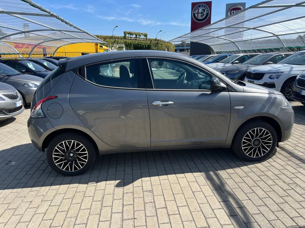 Lancia Ypsilon usata a Milano (5)