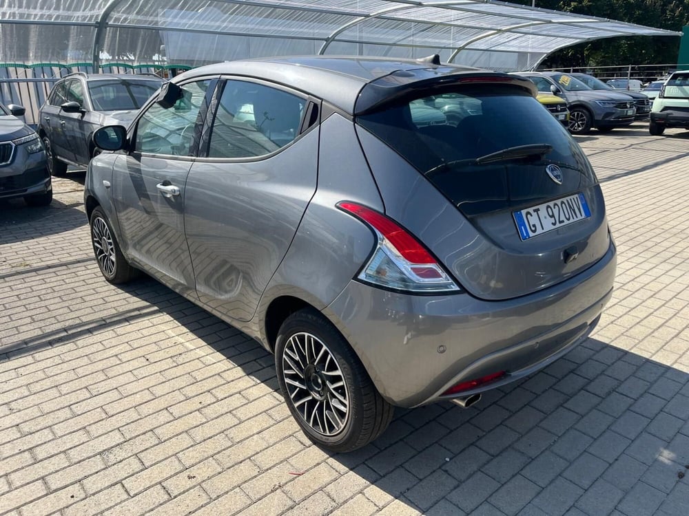 Lancia Ypsilon usata a Milano (6)